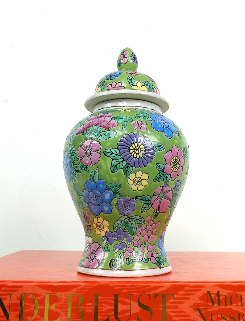 Chinese Export Vintage Green Floral Ginger Jar, Famille Vert, Grand Millennial Home Decor, Chinoiserie Chic Built Ins, Preppy Asian Artwork image 2