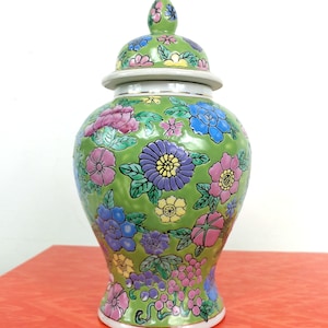 Chinese Export Vintage Green Floral Ginger Jar, Famille Vert, Grand Millennial Home Decor, Chinoiserie Chic Built Ins, Preppy Asian Artwork image 3