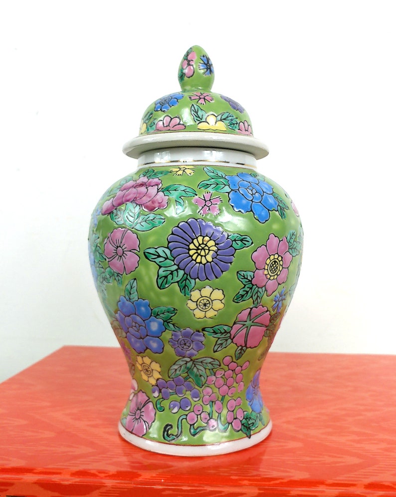 Chinese Export Vintage Green Floral Ginger Jar, Famille Vert, Grand Millennial Home Decor, Chinoiserie Chic Built Ins, Preppy Asian Artwork image 3