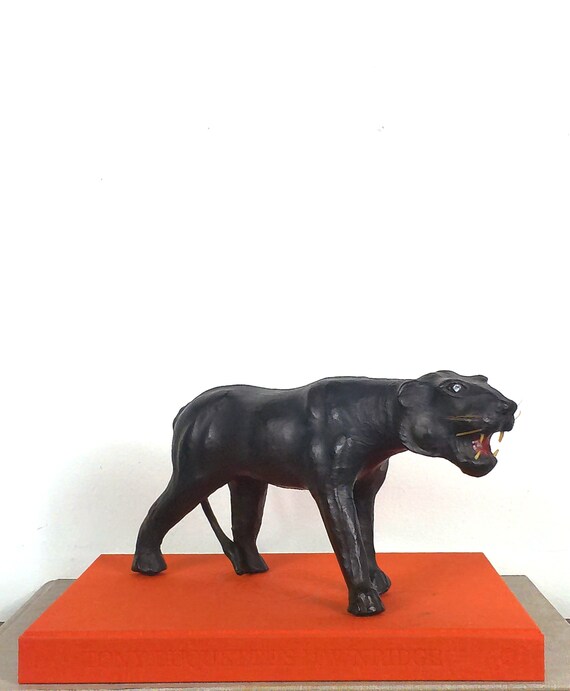 アフリカ マサイ村マーケット ビーズの動物(４体セット) African Set of 4 Safari Sculpture Set, Leather Animals, Mid
