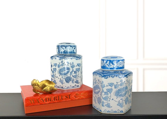 Blue & White Porcelain Hexagonal Tea Caddy - Peony Design Blue & White Porcelain Hexagonal Tea Caddy - Peony Design