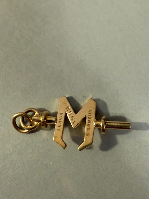 10k letter “M” key fob View 2