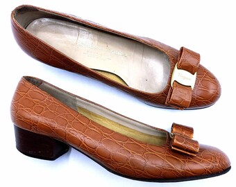 Vintage Salvatore Ferragamo Vara Bow Pump Croc Embossed
