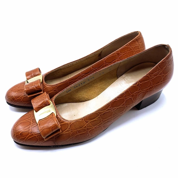 Vintage Salvatore Ferragamo Vara Bow Pump Croc Embossed Leather