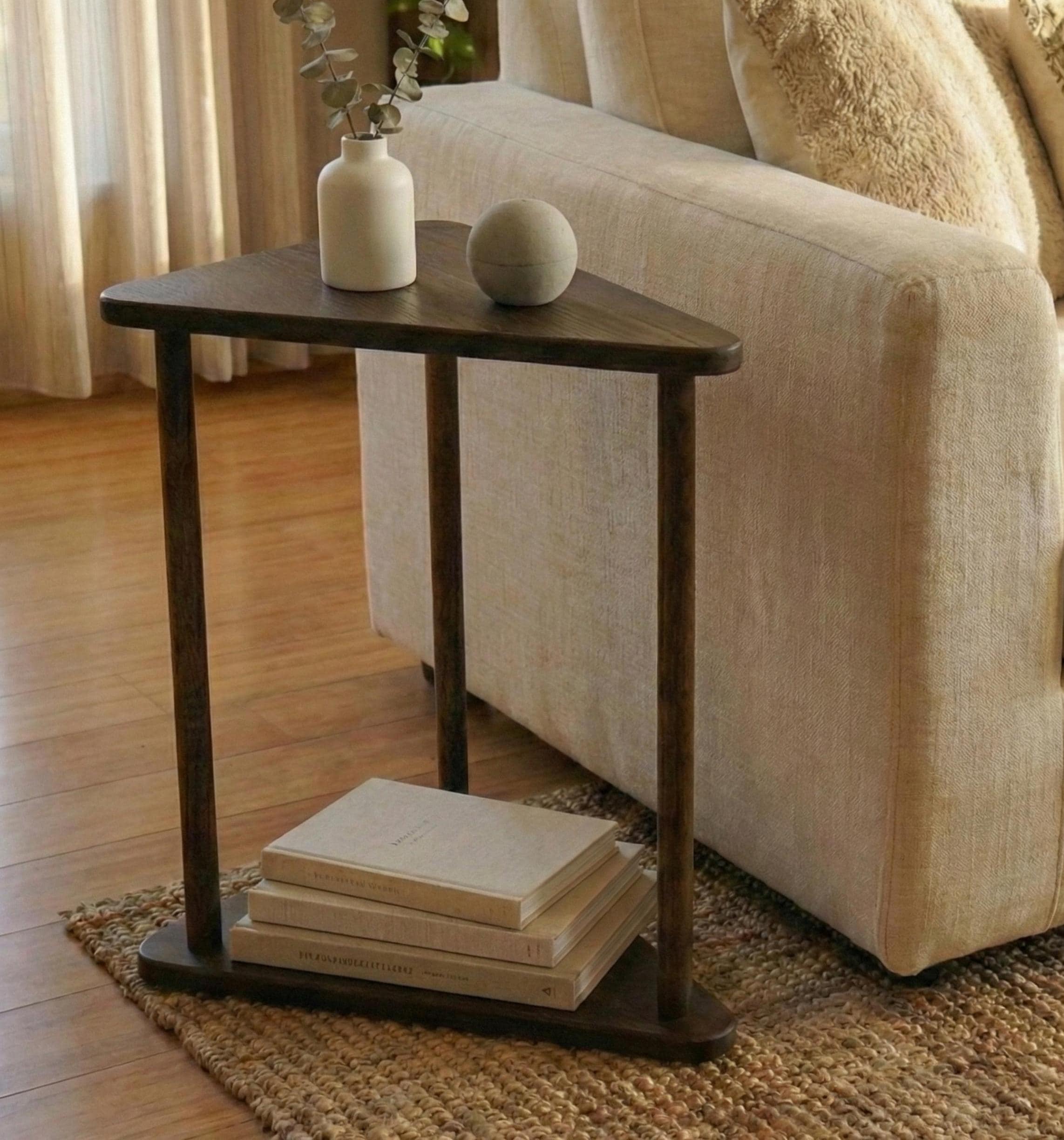 サイドテーブル・ナイトテーブル・ローテーブル triangle table Solid Wood Triangle End Side Table: Modern Living Room Coffee