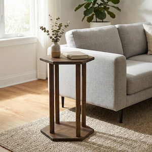 Nussbaum Hexagon End Beistelltisch, Mid-Century Modern Nachttisch mit zwei Tier Couchtischen