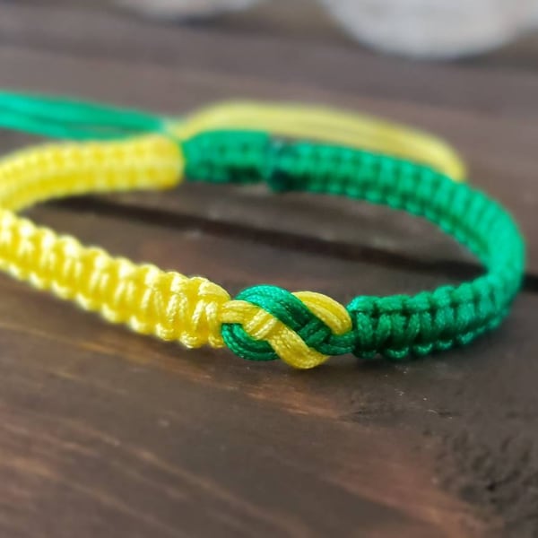 Oregon Ducks themed bracelet, team spirit bracelet, football fanwear, sports team bracelet to show support,  oregon ducks, football bracelet