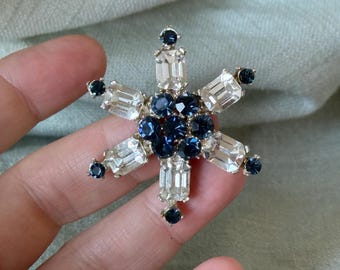 Vintage Weiss Snowflake Brooch Pin Blue and Clear Emerald and Round Cut Austrian Crystal Rhinestone Brooch CJ1096
