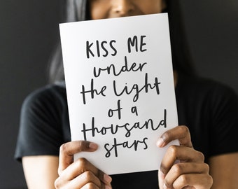 Kus me onder het licht van duizend sterren - instant download afdrukbare muurkunst - zwart-wit Ed Sheeran songteksten in handgeschreven stijl