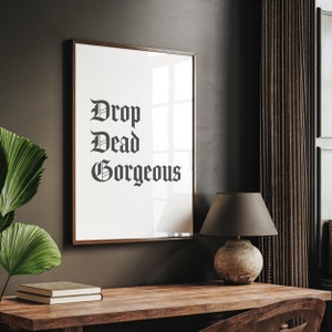 Drop Dead Gorgeous - sofortiger Download druckbare Wandkunst - schwarz weiß minimalistisches monochromes typografisches Poster im Goth Witchy Stil
