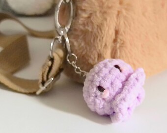Llavero de pulpo de ganchillo en miniatura, adorno para bolso de medusa, criatura marina amigurumi suave, peluche de medusa adorable, regalo de animal marino pequeño, reversible.