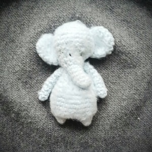 crochet elephant pattern: The small elephant