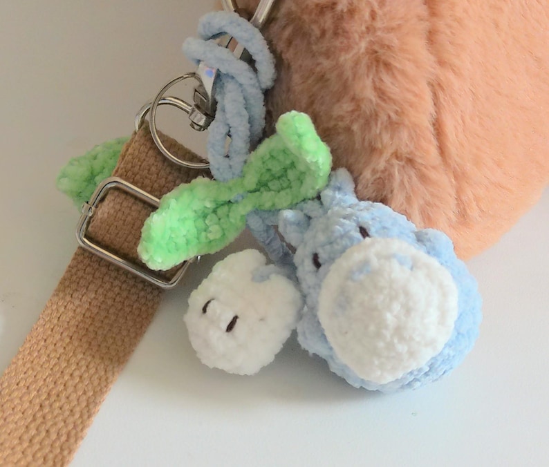 Colgante de Totoro de ganchillo para coche, colgador de espejo retrovisor Ghibli hecho a mano, accesorio para bolso amigurumi, peluche suave de espíritu del bosque, regalo único de anime para imagen 13