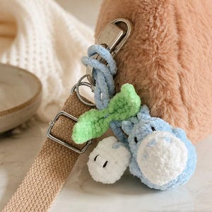 Colgante de Totoro de ganchillo para coche, colgador de espejo retrovisor Ghibli hecho a mano, accesorio para bolso amigurumi, peluche suave de espíritu del bosque, regalo único de anime para imagen 10