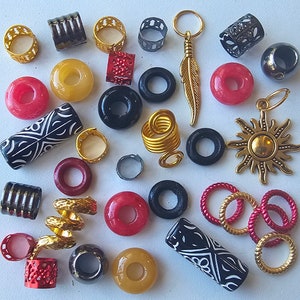 33 Indigene australische Dreadlock Perlenpackung. Kristalle, Charms, Manschetten und Dread Beads. Braid Accessories im Aborigine-Stil