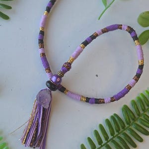 Extensión de cabello con envoltura de cristal de amatista. Extensión de rastas Fairy Lock en tonos morados y bronce. Accesorio para el cabello estilo hippie para festivales.