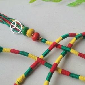 Rasta & Peace Zeichen Hair Wrap, Dreadlocks Fee Haarschmuck mit Adventurine Kristall Edelstein. Rastafari Farben