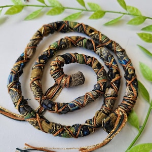 Draht Wrap Dreadlock Haargummi. Haarband Dread Tie 65 cm lang. Erdige Grün-, Braun-, Orange-, Schwarz-, Senf-, Blau- und Goldfarben