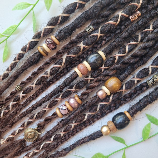 12 18-Zoll-Ombre-Dreadlock-Erweiterungen, Jaspis- und Tigerauge-Kristalle, Manschetten, Charms, Perlen, Zöpfe und Wraps. Lange synthetische Dreads