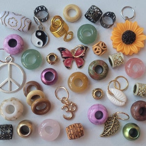 Flower Child 36 Dreadlock Bead Pack. Perline Dread in stile hippie con pietre preziose di cristallo e ciondoli