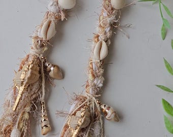 Long Seashell Hair Wrap with mixed Shells. Beachy Style Dread Wrap. Hippie Dreadlock Extension. Cowrie Shells in Creamy Tones