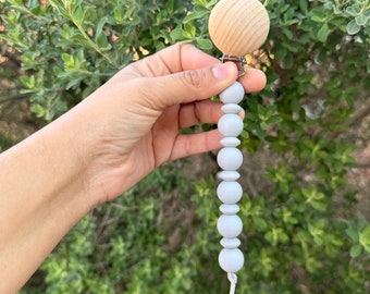 white pacifier clip | wooden pacifier clip | wood | silicone | beads | personalized | custom made baby gifts | baby gift | chupetero | white