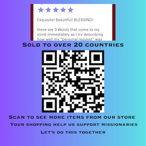 Op de afbeelding: Een promotionele afbeelding met een paarse en blauwe gradi&euml;nt achtergrond. Het bevat een QR-code, klantbeoordelingstekst en de zinnen "VERKOCHT AAN MEER DAN 20 LANDEN", "SCAN OM MEER ARTIKELEN UIT ONZE WINKEL TE ZIEN" en "LATEN WE DIT SAMEN DOEN".