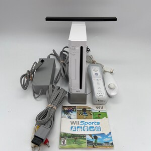 Restored Nintendo Wii U Console 32GB Black (Refurbished) 