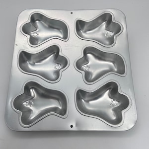 Vintage Wilton Cake Pan - Ghosts Edition