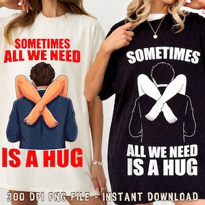 Può includere: Due t-shirt, una color crema e una nera, con la grafica di una persona in giacca e cravatta abbracciata da dietro da un paio di gambe. La maglietta color crema ha il testo rosso SOMETIMES ALL WE NEED IS A HUG, quella nera ha il testo bianco.