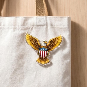 Puede incluir: Un juego de tres tazas de cerámica con un acabado mate moteado. Las tazas son de color crema, gris claro y gris oscuro. Cada taza tiene un diseño simple y minimalista, ideal para café o té.