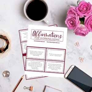 Può includere: Un set di carte di affermazione stampabili con bordi color borgogna e testo bianco. Le carte presentano citazioni su mamme che lavorano di Oprah Winfrey, Gretchen Rubin, Michelle Obama e Allison Pearson. Il testo sulle carte recita "Affermazioni per le mamme che lavorano" e "FAB WORKING MOM LIFE - https://fabworkingmomlife.com".