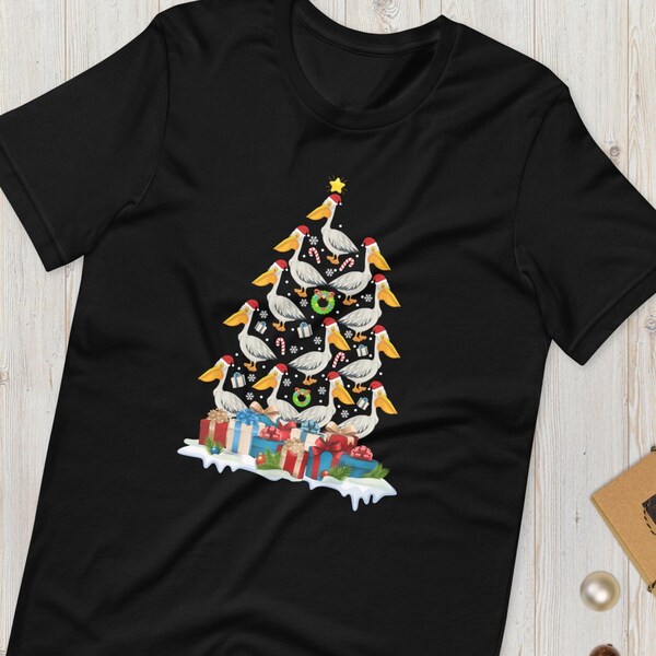 Pelican Christmas Tree Unisex T-Shirt | Bird Ornithologist | Pelican Lovers | Santa Pelican | Xmas | Gift Tee Top