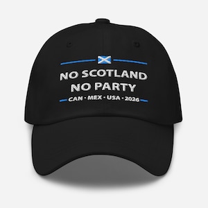 Op de afbeelding: Zwarte baseballcap met de witte tekst "NO SCOTLAND NO PARTY", met een blauw-witte Schotse vlag. De tekst "CAN • MEX • USA • 2026" staat eronder.