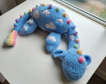 Padrão de crochê em PDF do Dragão Nessie Arco-Íris Fofo, Amigurumi de Fio Macio, Brinquedo de Pelúcia Fantástico
