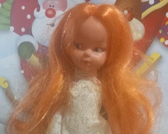 Boneca vintage de noiva, com vestido de noiva e cabelo ruivo, estilo anos 70. Brinquedo retrô. Boneca colecionável fabricada na Grécia. Antiga, usada para decoração. Miniatura.