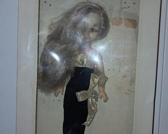 Muñeca griega Plaggona Carolain vintage súper rara en caja, juguetes antiguos de dinastía retro, muñeca de moda, vestido negro, detalles dorados, mod girl