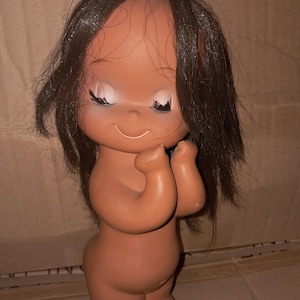 Vintage Rubber Doll Hula Hawaiian 70&#39;s African Tan Retro Kitsch Collectible Sun Bunny Pin Up Doll Mod Girl Cute Big Eyed Kawaii Japan IKB