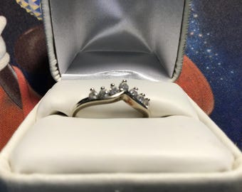 Dos protectores para anillos de boda de oro blanco de 14k con 7 circonitas cúbicas cada uno, talla 8.