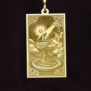 Collier de tarot As de coupe en or 14 carats - Pendentif carte de tarot gravé - Bijoux arcanes mineurs en or - Cadeau spirituel pour un nouveau départ