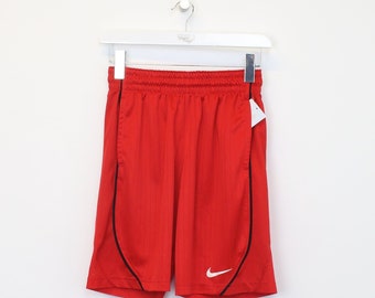 Pantaloncini vintage Nike in rosso. Si adatta meglio a S