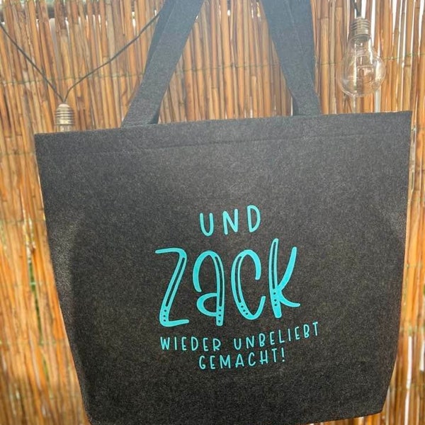 Personalisierte Filztasche Shopper Tasche aus Filz Geschenk "Zack, und wieder unbeliebt gemacht"