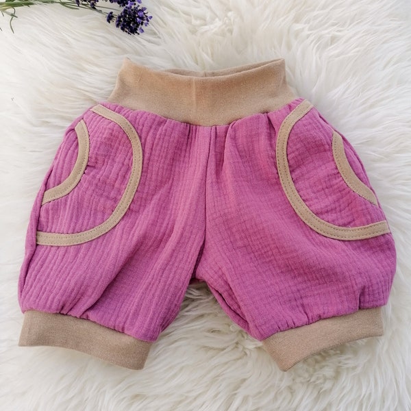 Kurze Pumphose, Musselin, Größe 98, Bummies, Shorts, Sommeroutfit, Babyhose, Geschenk, Bloomer, rosa, beige, luftig, leicht, Taschen