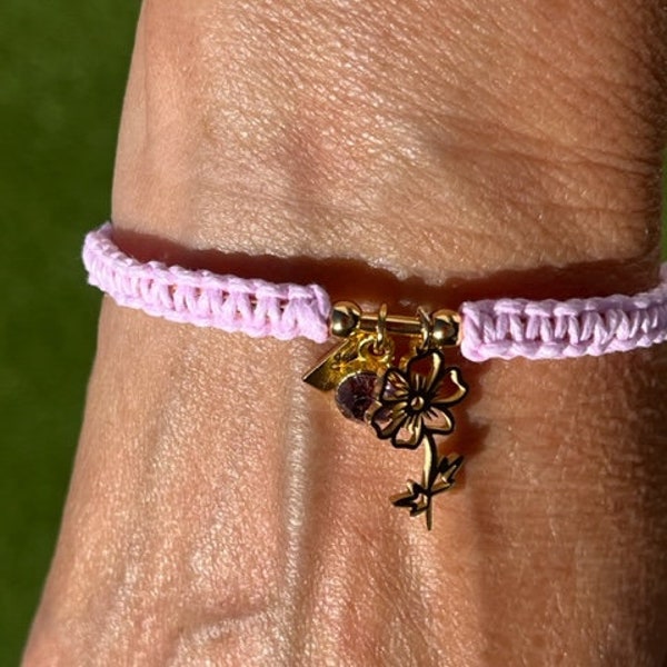 Bracelet jonc, Octobre Rose, mois et couleur de naissance, tressage brésilien, breloque cristal de bohème, fleur sculptée