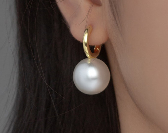 Big Gold Hoop Pearl Earrings Modern Pearl Earrings/ Pearl Hoops