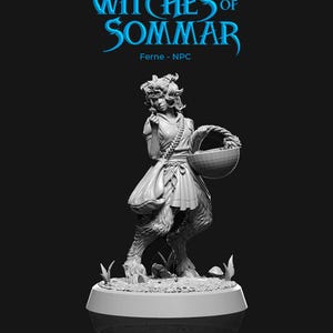 Op de afbeelding: Gedetailleerd 3D-geprint beeldje van een mythisch wezen, een Ferne-NPC uit de "Witches of Sommar"-serie. De figuur staat in een dynamische pose en houdt een mand vast. Het beeldje heeft een gedetailleerd ontwerp en staat op een ronde basis.