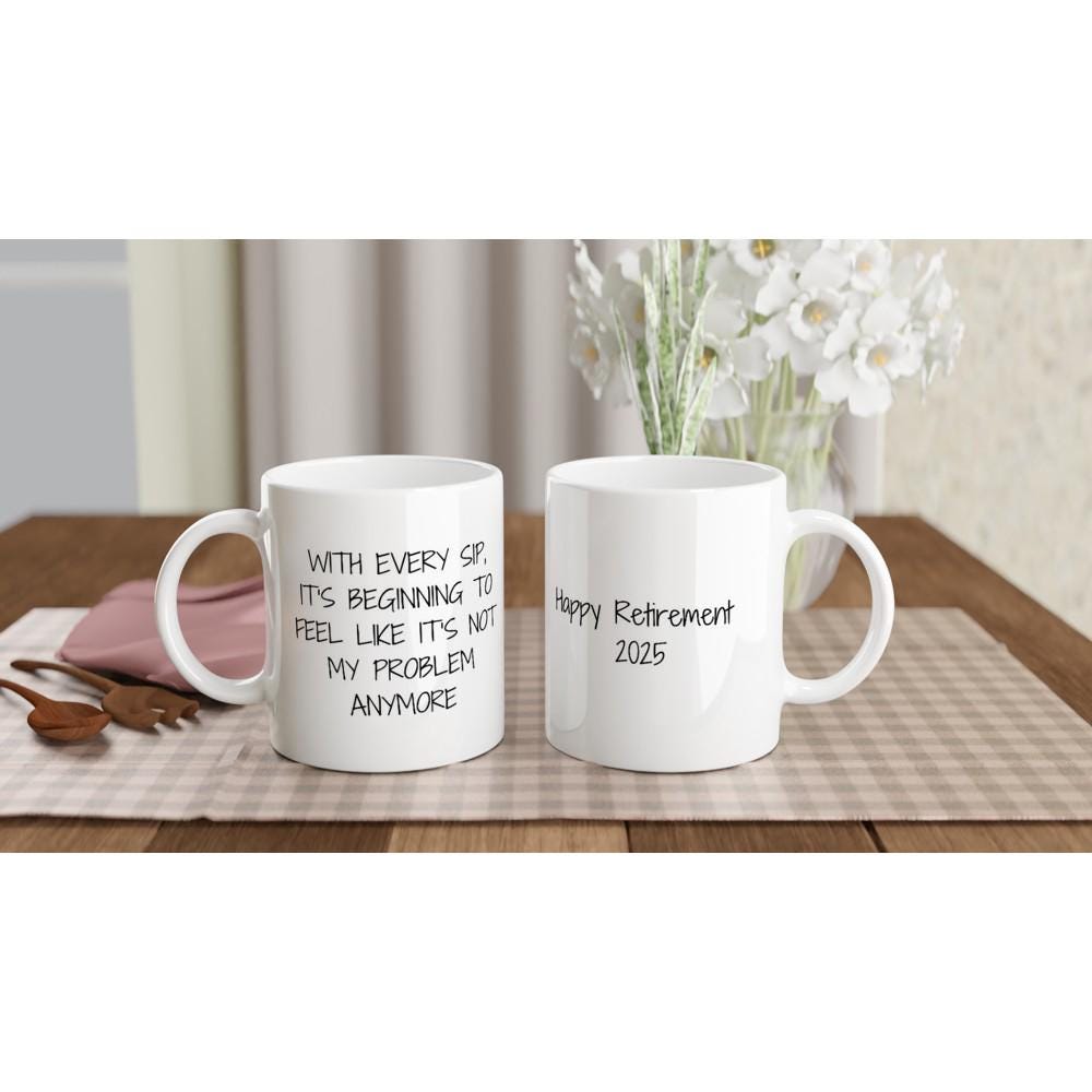 Tazza Regalo Pensionamento 2025 'Not My Problem Anymore' 325 Ml - Divertente Per Uomini E Donne