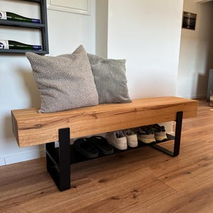 Panca con travi in rovere e scarpiera – Panca in legno massello di rovere e acciaio – Panca da ingresso / Panca guardaroba – Panca industriale fatta a mano