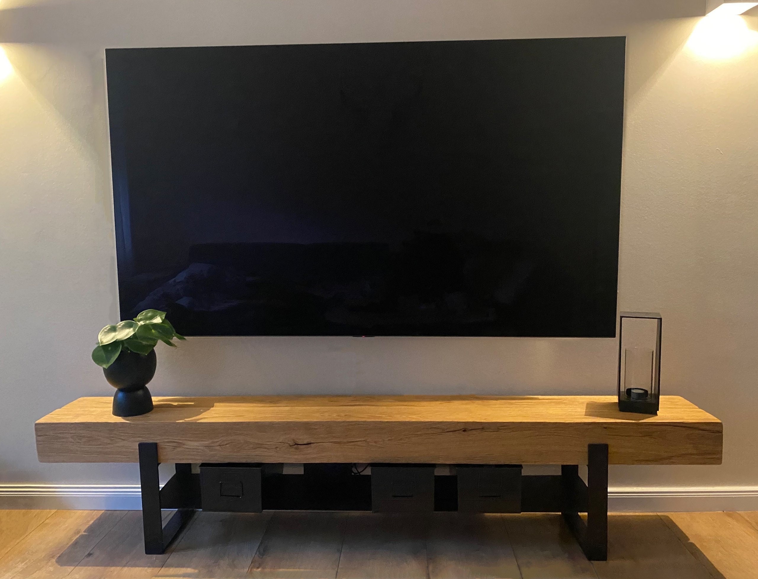 Bench 2024 under tv