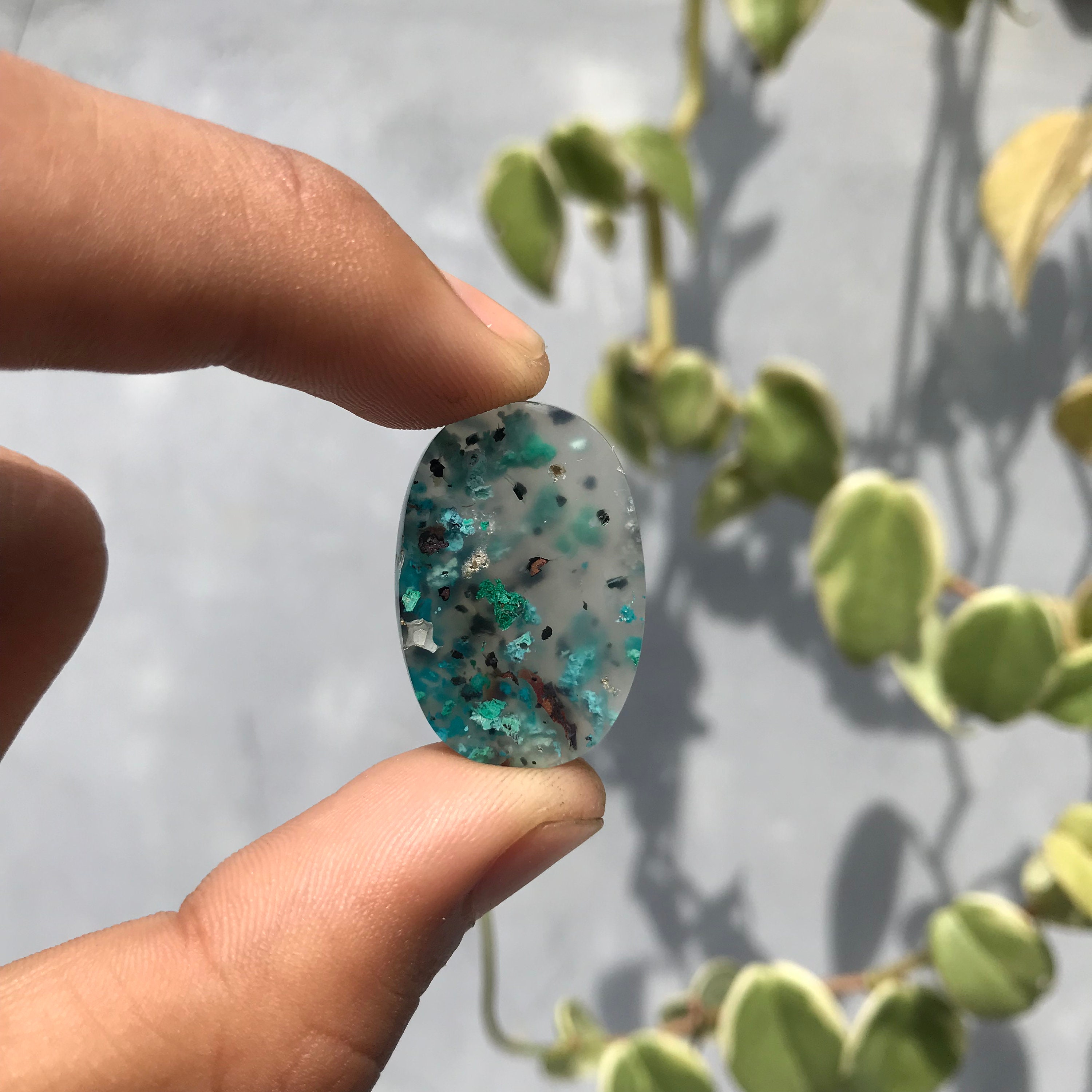 Cuivre natif multicolore naturel non traité 30 carats et chrysocolle dans des surfaces planes ovales calcédoine 27,2 mm